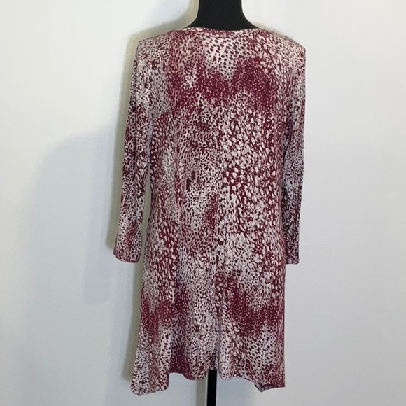 LOGO Printed Top w/Sharkbite Hem, EUC - Picture 4 of 9